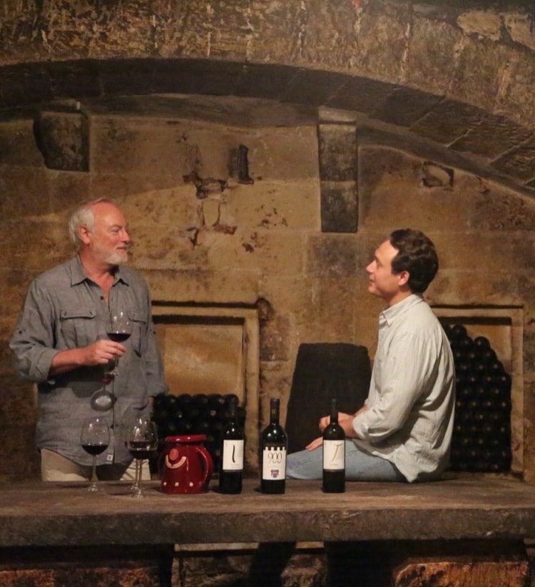 Lange Tafel in Winterthur mit Wein, Brot und Olivenöl